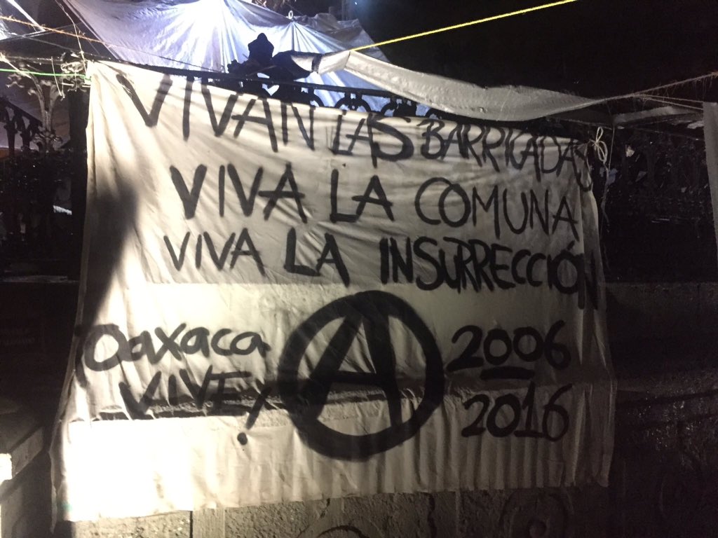  A banner tonight in Oaxaca: Long live the barricades - Long live the commune - Long live the insurrection 2006-2016