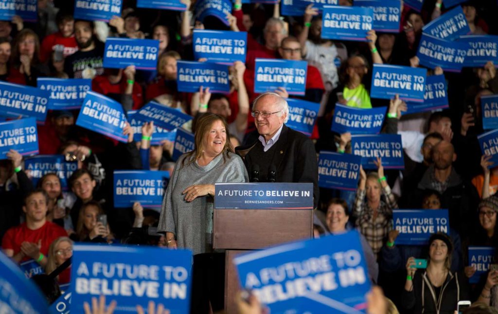 Bernie_Sanders_Iowa_crowd_ap_img