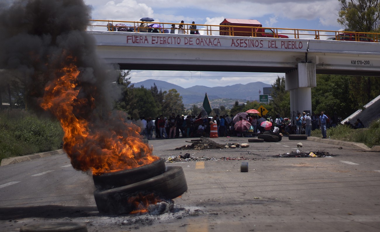 Day 11 of the Nochixtlán blockade. "Army out of Oaxaca. Murderers of the people."