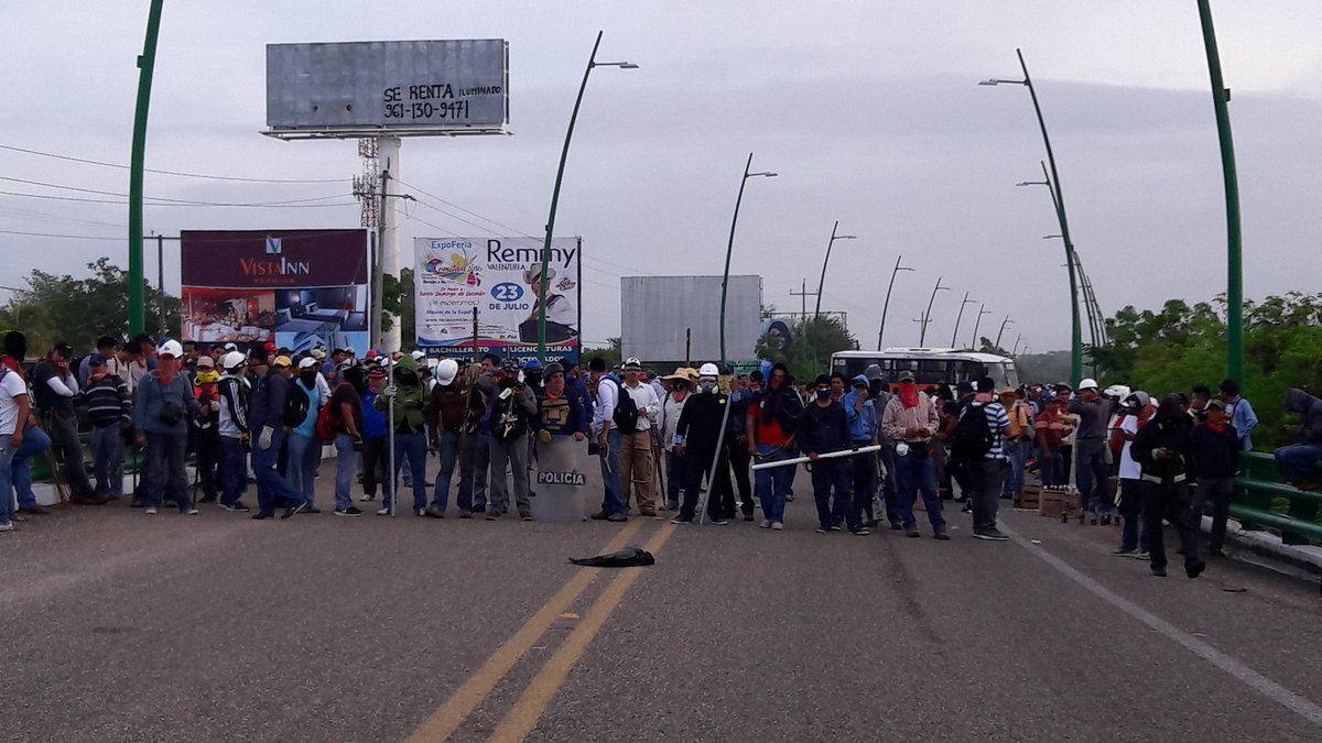 Teachers in Chiapas blockade the international airport in Tuxtla Gutiérrez.